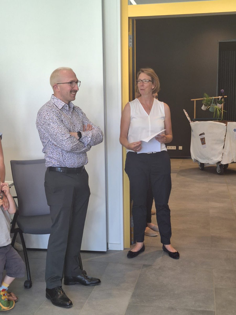 FrunzkeLab (@frunzkelab) on Twitter photo Congratulations <a href="/SebastianPlants/">Sebastian&the_plants</a> for a successful PhD defense! Great collaborative project with <a href="/Borjana_A/">Borjana Arsova</a> and <a href="/Uli_Twitt/">Uli Schurr</a> on the establishment of phage-based biocontrol of plant pathogens. <a href="/Ibg2Root/">Root Dynamics Group - IBG2</a>
<a href="/fz_juelich/">Forschungszentrum Jülich | @fzj@social.fz-juelich</a> , <a href="/HHU_de/">Heinrich-Heine-Universität Düsseldorf</a> Congratulations <a href="/SebastianPlants/">Sebastian&the_plants</a> for a successful PhD defense! Great collaborative project with <a href="/Borjana_A/">Borjana Arsova</a> and <a href="/Uli_Twitt/">Uli Schurr</a> on the establishment of phage-based biocontrol of plant pathogens. <a href="/Ibg2Root/">Root Dynamics Group - IBG2</a>
<a href="/fz_juelich/">Forschungszentrum Jülich | @fzj@social.fz-juelich</a> , <a href="/HHU_de/">Heinrich-Heine-Universität Düsseldorf</a>