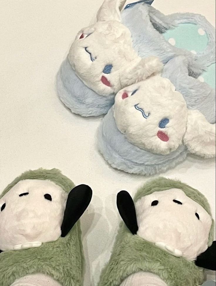 Miserume's tweet photo. “.......................” Sakura menatap canggung sambil menaruh dua macam benda pasangan itu di depan @ressurecstion. Wajahnya mulai memerah perlahan, padahal belum ada kata-kata yang diucapkan. https://t.co/oJTyicFuUa