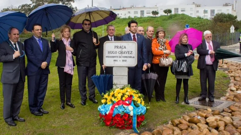 Uma boa altura para relembrar a vergonha que é a Amadora ter uma Praça em honra a Hugo Chávez na freguesia de Alfragide!

A Praça foi assim denominada em 2016, 3 anos após a morte de Hugo Chávez, por proposta do executivo Socialista.

Está na hora de trocar para Praça Maria