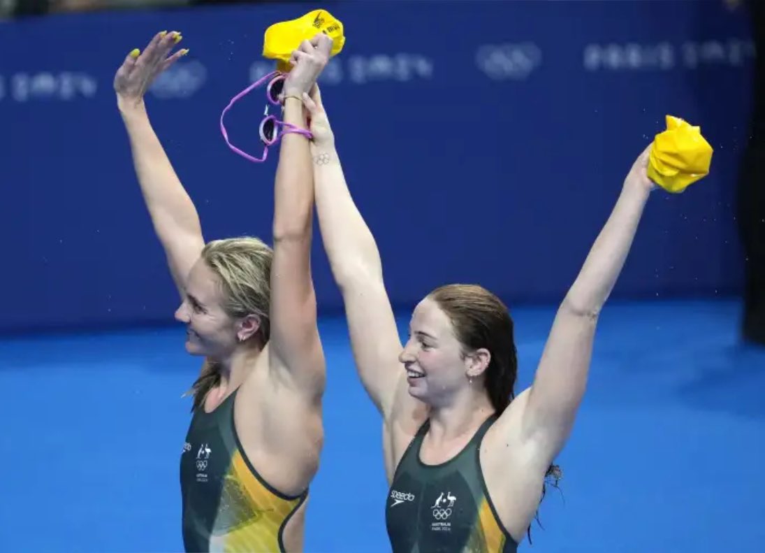 aussieavidread's tweet image. Absolutely amazing swim by Molly O’Callaghan and Ariarne Titmus. The sportsmanship shown, how humble they were when interviewed and Molly asking Ariarne to share the gold medal dais during the anthem were incredible. They are the best of us. #Paris2024  #aussiegold