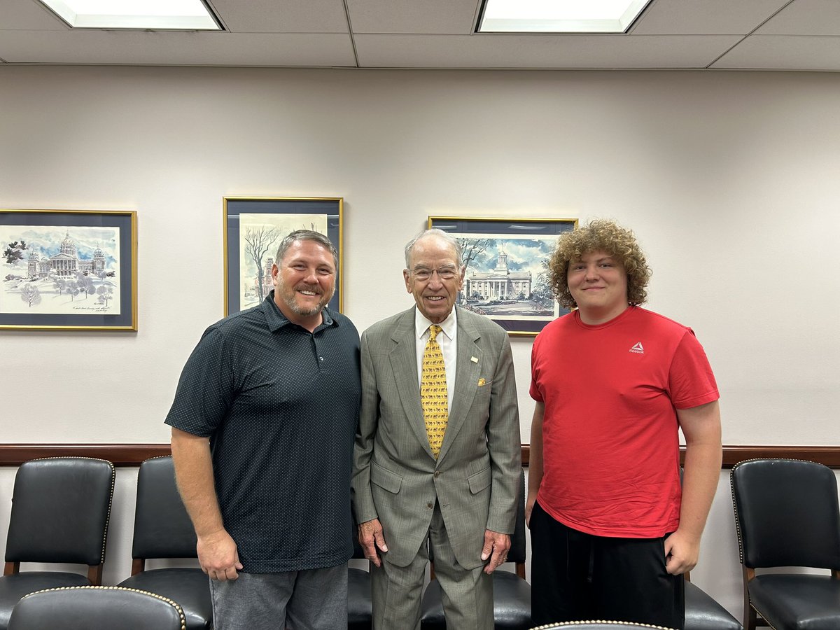Met w Kevin + Austin Willey from Grimes during their first visit to Washington issues: Corteva, working in ag, free trade, the Farm Bill, bipartisanship, getting young ppl involved in politics + future job growth