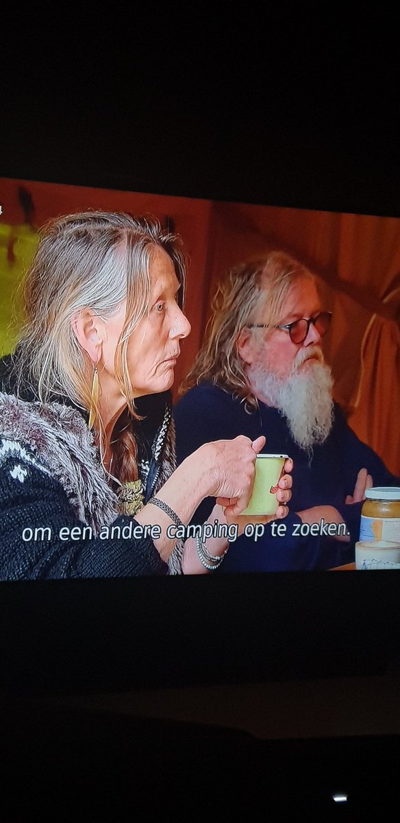 Misdenaam's tweet photo. #benbvolliefde Die filosofische, romantische en poëtische Thijz blijkt een wolf in schaapskleren als hij  Ammarie als een botte boer voorstelt om even een andere camping te zoeken om ruimte te geven aan de dames die nog komen.. Ik vind Thijz niet meer zo leuk.. https://t.co/EfrwuC3lp5