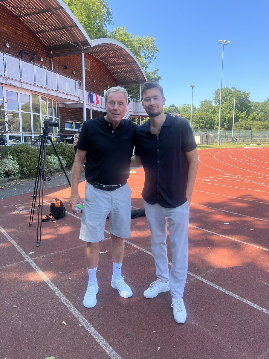 Great minds re the clobber.