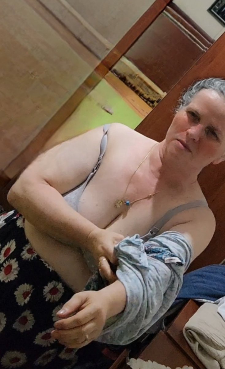 İyi geceler. Genç kız olmadığımı bende biliyorum. Peki sizce 55 yaşa göre nasılım acaba 🤭😊