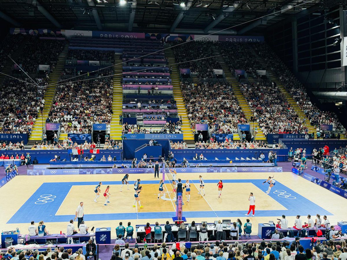 SRBinFrance's tweet image. Les volleyeuses de #TeamSerbia ont dominé leur premier adversaire à #Paris2024, la France , en s'imposant 3-0. 

Prochain match mercredi 31 juillet contre les États-Unis.

Bravo les filles #Idemo ! 🇷🇸❤️
