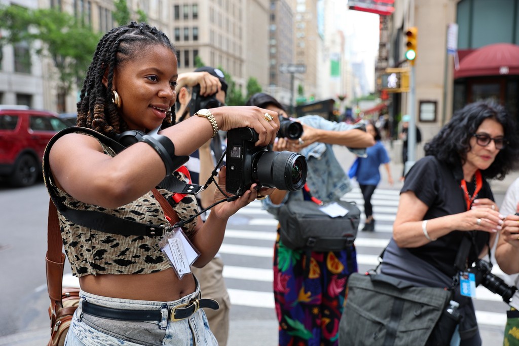 SVAContinued's tweet image. Photographers in our new course took a trip to Coney Island and got their photos taken for a change! 📸 Course photos by Cat Guzman. Documentary Portrait Photography: Portrait of New York City is taught by Janette Beckman.

#photographycourse #photoclass #photocourse