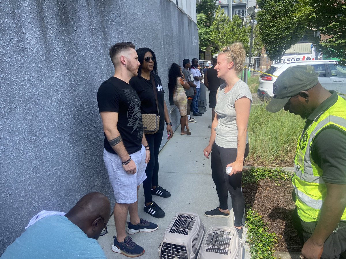 CJenningsMedia's tweet photo. New at 5 on @wsbtv 
We just learned Bell Collier Village will be giving residents $250 per unit to offset renters insurance deductibles… and they have suspended rent payments until people can get back inside. Watch for my live report… in a few minutes on Channel 2 https://t.co/u5wExPleaa