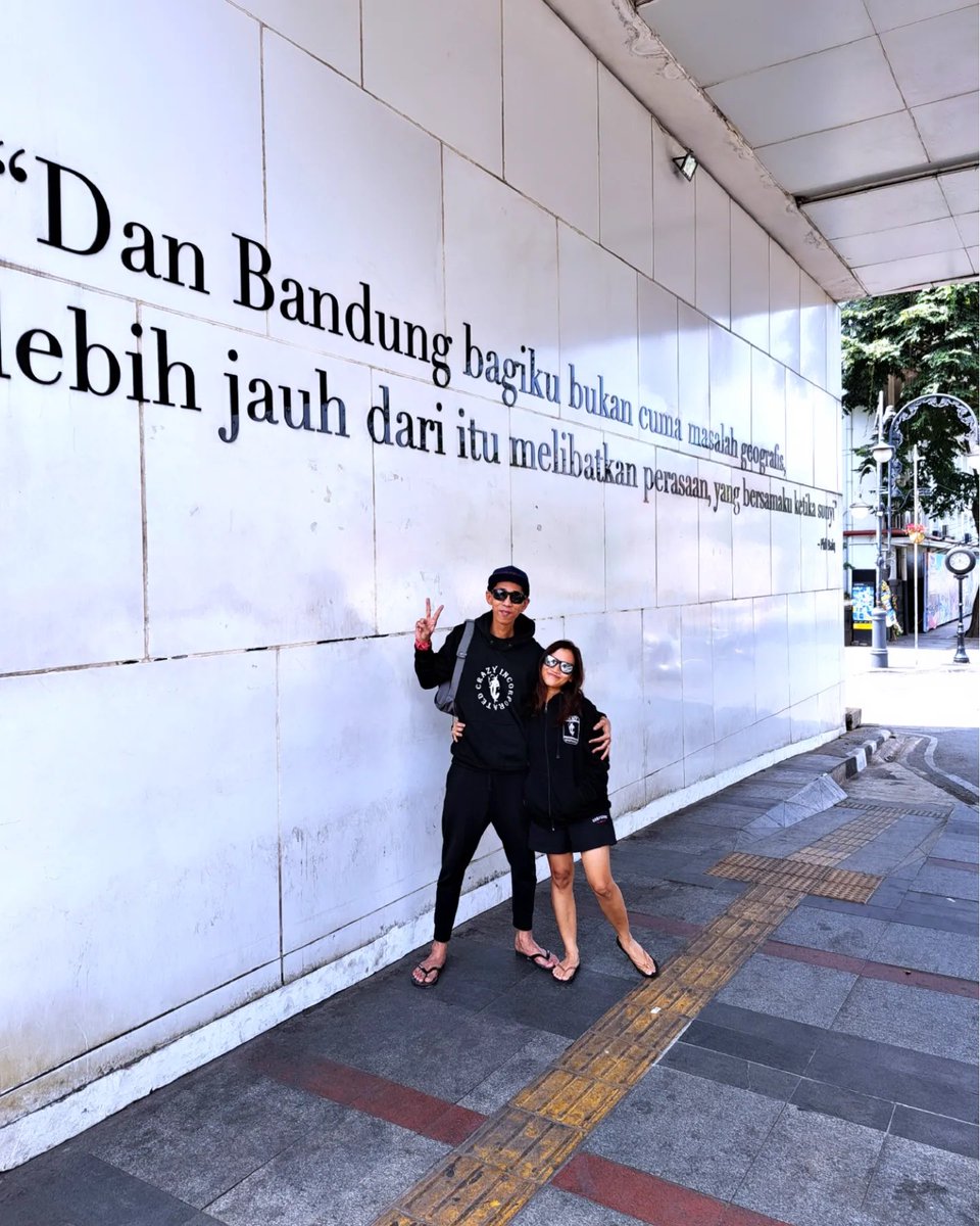 nando_goodboy's tweet image. #Braga July 24th 2024, #Bandung #WestJava #Indonesia.
✌️❤️😎
.
.
.
#anniversary #volcom #bandunghits #BragaBandung #AsiaAfrika #streetphotography #explorebandung #visitbandung #RipCurl #NandoGoodboy #asianboy #colouredhair #polishgirl #Oakley #OakleySliver #CrazyInc