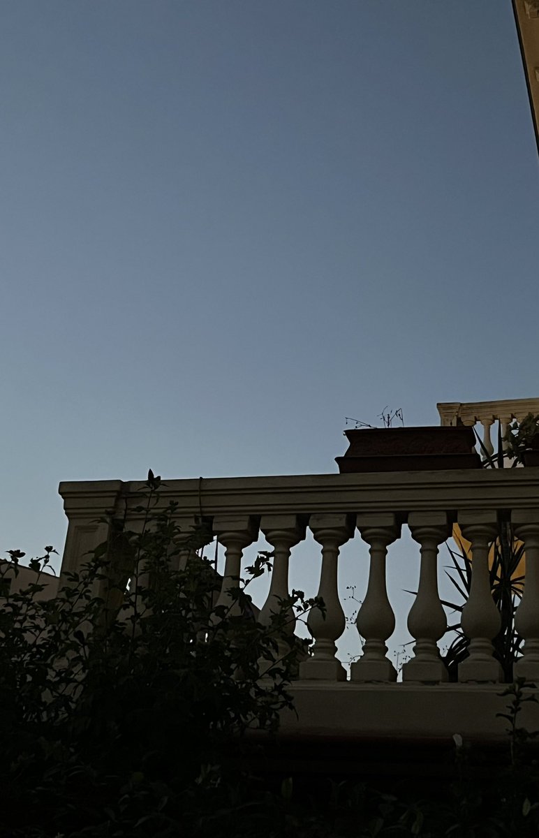 Tipo le nostalgie che non passano, ma poi scendi giù per le scale e