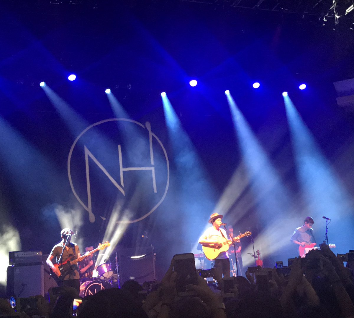 ruelnjh's tweet photo. flicker sessions, flicker world tour and the show live on tour @NiallOfficial I can’t wait for the next one🫶 https://t.co/vyep0DBHDK