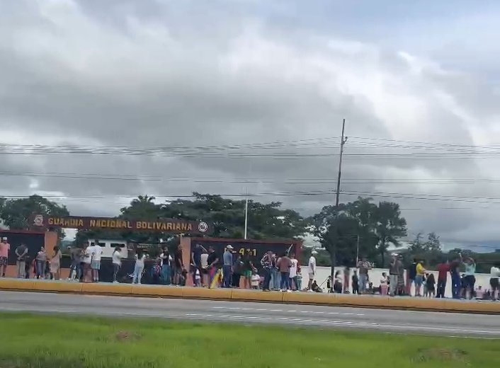 Heberlizeth's tweet image. #29Jul En Tocuyito, municipio Libertador, protestan frente al comando de la GNB. #Carabobo