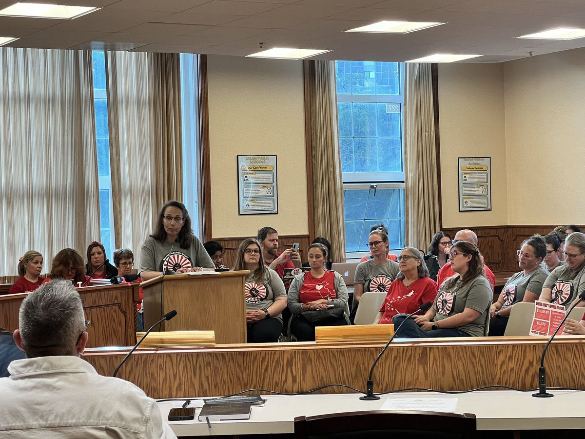 Amid Low Wages and Record Levels of Turnover,  <a href="/SalemTeachers/">Salem Teachers Union 1258</a> Negotiating for Wages that Meet the Cost of Living, Especially for Low-Paid <a href="/PSRP_AFT/">AFT PSRP Division</a>