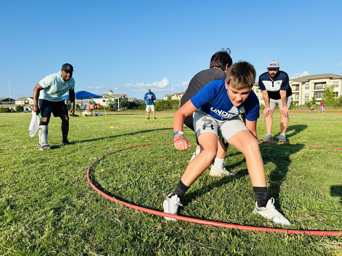 CoachSaxe's tweet image. What a great evening at our CenTex Badgers &amp;amp; Mighty @AkinsAISD Eagles Football Camp. The future is bright for @Akins_Football with so many great kids coming to The Nest in a few years. It’s not too late to join our camp, see flyer on my page. 🦡 ➡️🦅#WingsUp #ALLIN @AISDAthletics