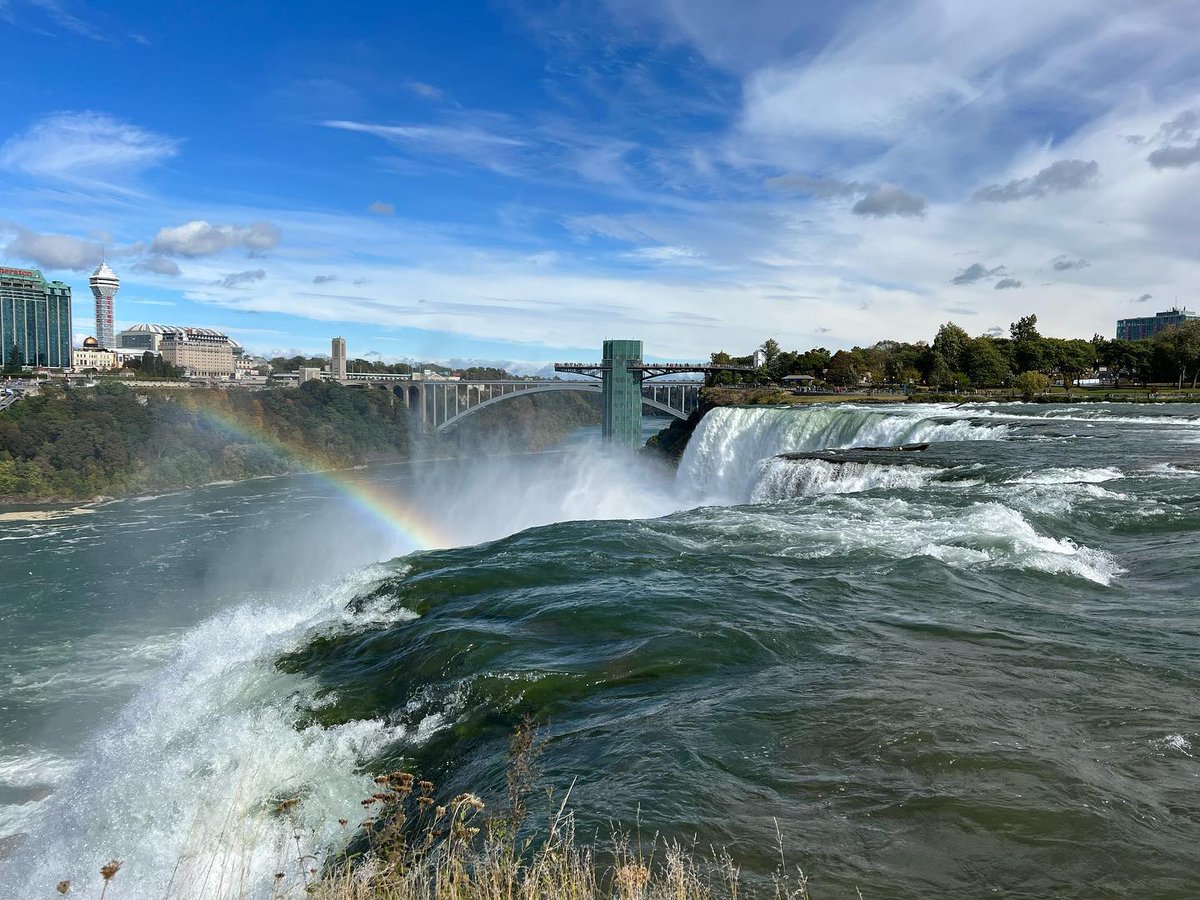 The beauty of the scenery is only a moment, live well today and look forward to a better tomorrow