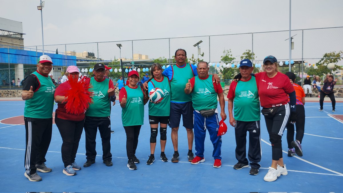 GSilva42504's tweet photo. (2/4)... El Equipo "Oasis" en segundo lugar 🏆🥈en la rama femenil y mixtos. Agradecemos a la Fundación Alfredo Harp Helú para el Deporte por todo el apoyo que nos da, con entrenamientos, materiales deportivos y ropa deportiva, para realizar nuestra actividad...
@FAHHdeporte https://t.co/qYGqNcKfFp