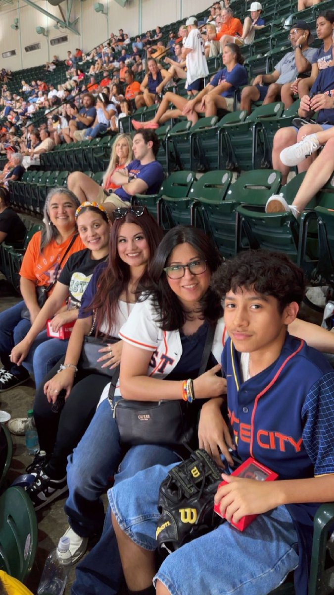 MsAHurtado_ELA's tweet image. ⚾️Warming up to Level up🎮🟢this school year✏️