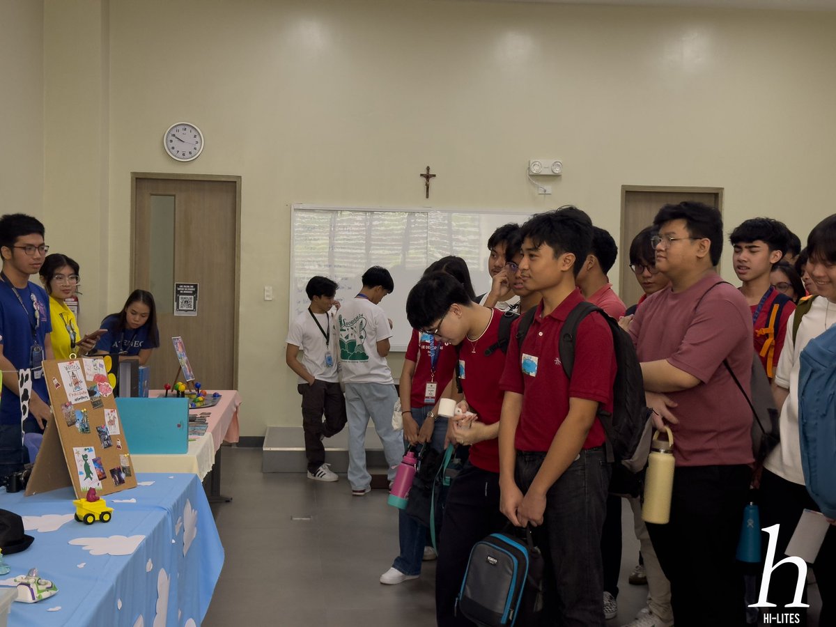 HiLitesASHS's tweet photo. HAPPENING NOW: The HumSS and GA strands roam the ASHS campus for their Mini Involvement Fair while the STEM and ABM strands participate in their strand assemblies.

Photos by Zach Cruz https://t.co/k9z2Lqzsoc