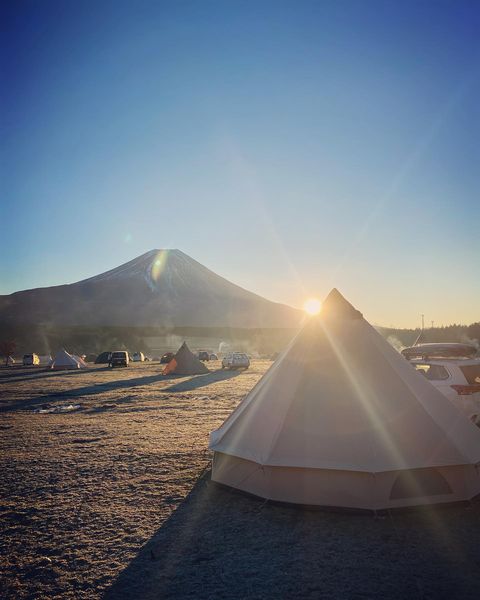 今見たら流れ星の瞬間押さえてる⁈
みなさんの過去最低気温記録は何℃ですか？

#ふもとっぱらキャンプ場
#ファミキャン
#キャンプ
#冬キャンプ
#冬キャン
#ローベンス
#クロンダイク
#富士山
#星空
#夜景