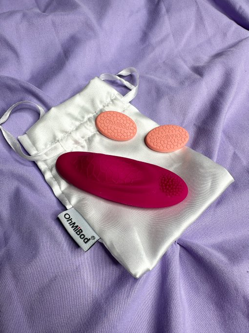 I just LOVE an app controlled vibe, check out what I thought of the @OhMiBod Foxy App-Controlled Panty