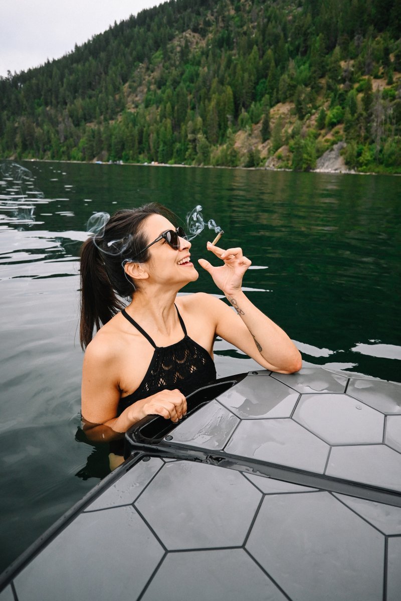 It feels like summer! Beat the heat with a smoke and soak, fueled by our Solventless Honey Stixx. We love to spark a J on the swim step, it's one of our core summer memories on the lake. Where are you spending Bodhi time this summer? 🌊🚤💨 #Bodhi