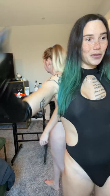 Eevee n Ginger 💖 is live now! https://t.co/Wlg7498yU3 https://t.co/cb8WCnp2Tx