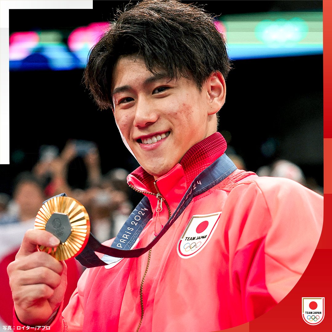 TeamJapan's tweet photo. #TEAMJAPAN
#体操競技 男子団体総合 決勝🤸‍♂️

5人全員で繋ぎ、掴んだ栄冠。
2大会ぶりに金メダルを獲得！🥇👏

@GymnasticsJapan
@SugiTakaaki1018
@watarugymnast
@1Gymnastics
@HsmtD_0807
#パリ2024 #オリンピック
#一歩踏み出す勇気を #がんばれニッポン https://t.co/RLbUVLp6Pr