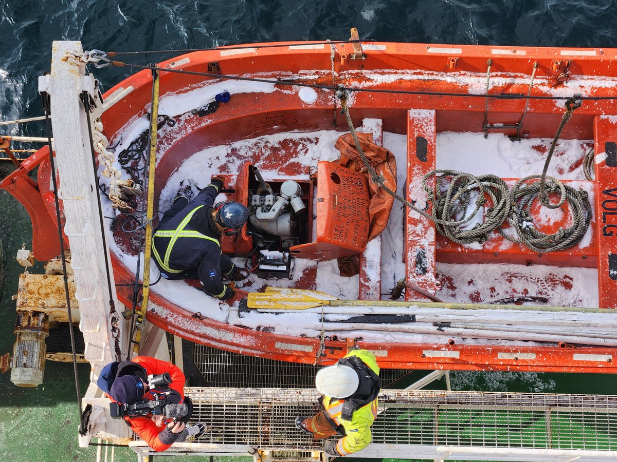 Curious about what I'm up to when at sea? Check out #EastHarbourHeroes on @DiscoveryCanada tonight! Take a look behind the scenes of the old Sanderling! You might even catch a glimpse of yours truly making a fool of himself 😅

Here's Joel showing off our antique lifeboats...
