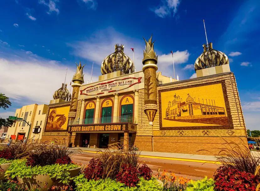 TheBigAndSexy70's tweet photo. WORLDS ONLY CORN PALACE https://t.co/tHqOOdVrLh