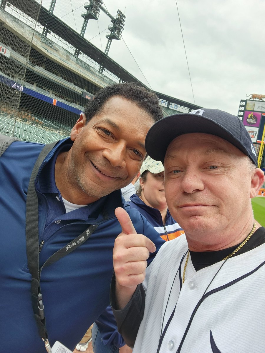 dclynick66's tweet photo. @BallySportsDET #IMWITHTREV π #RepDetroit https://t.co/AGRfEt5fKL