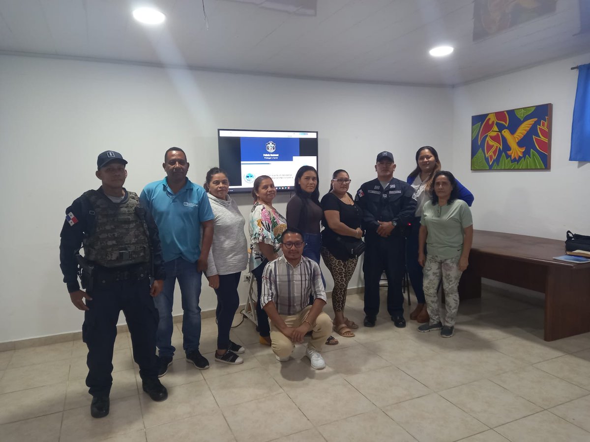 policiadepanama's tweet image. #TrabajoDeTodos | Unidades de la Zona de Policía del Canal, brindan recomendaciones preventivas a miembros de las Aldeas Infantiles SOS, como parte de las acciones preventivas en beneficio de todos.