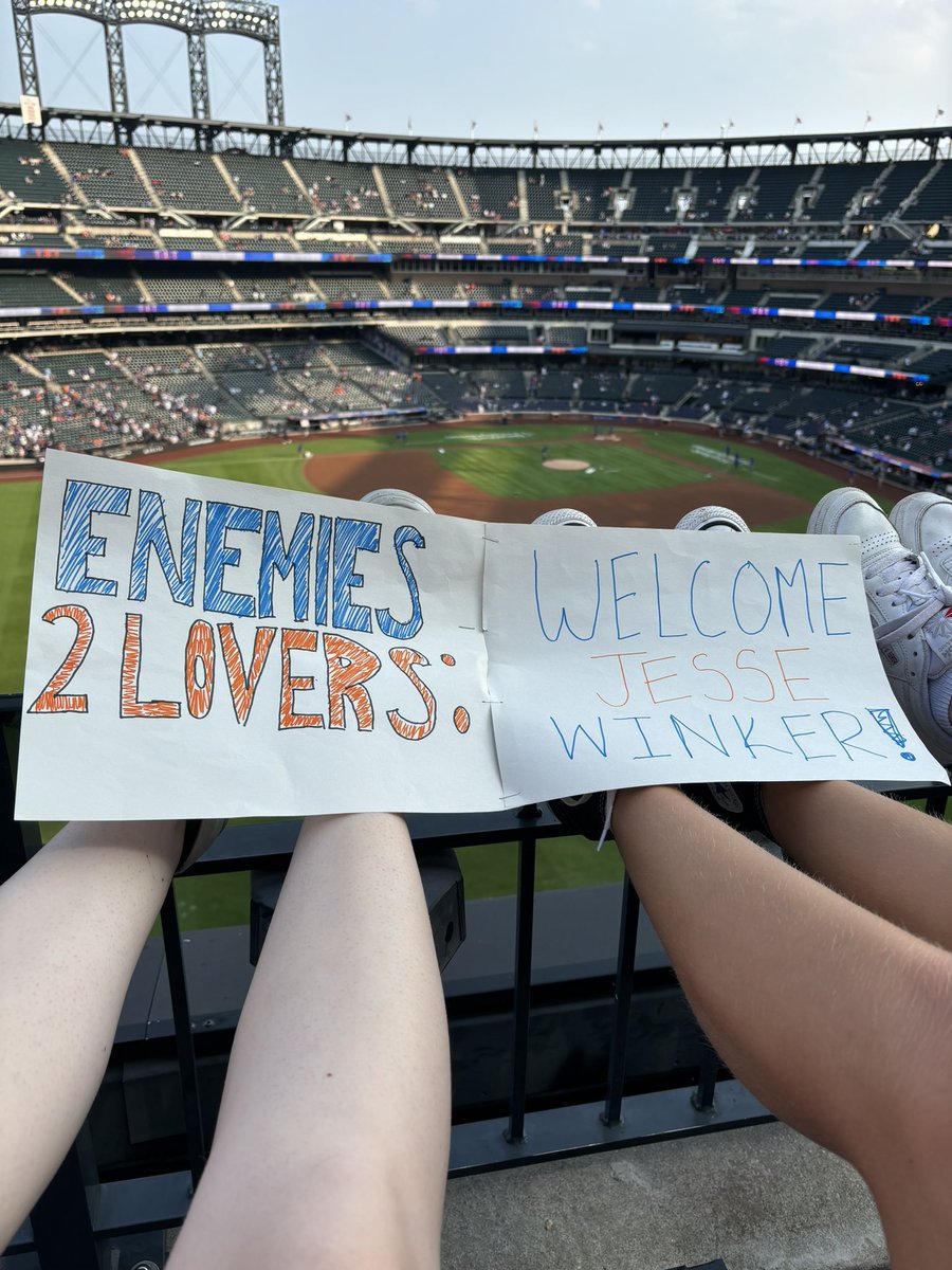 erniechases's tweet image. I love Scottish people, they eat #metspregame  also welcome Jesse!