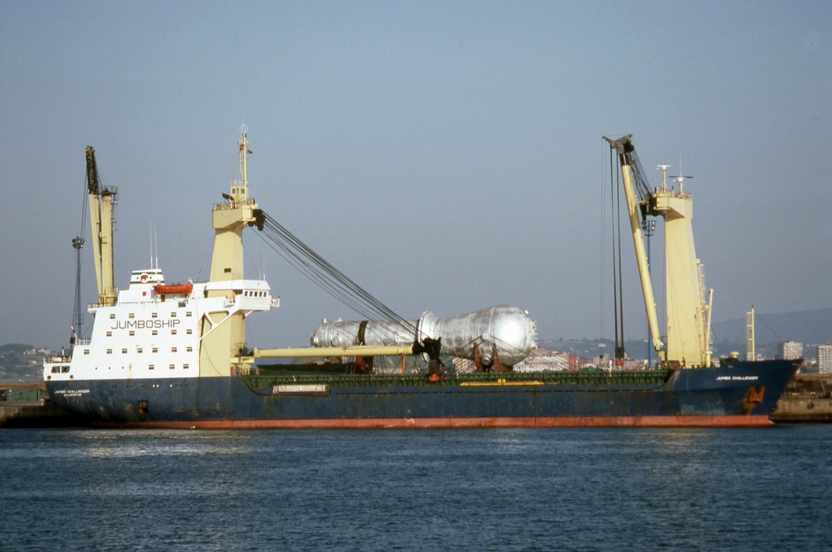 jldcampa's tweet photo. The heavy-load carrier JUMBO CHALLENGER seen here @ #Gijon in 1993. She arrived from #Tripoli to load two polymerization reactors of abt 34x8 mts & 300 mt each destined for #PointComfort,TX. Built @ #CapelleAanDenIjssel in 1983. Scrapped #Alang in 2011. https://t.co/ZJHKitKb54