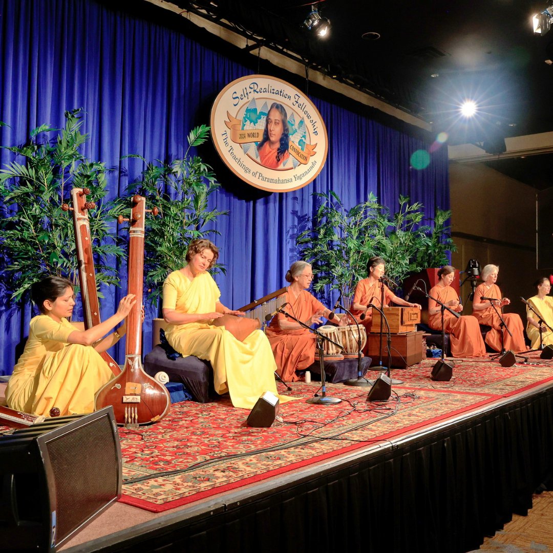srfyogananda's tweet photo. Thank you all for joining us in person and online during the Self-Realization Fellowship 2024 World Convocation! We hope you enjoy these photos taken during the program at the Westin Bonaventure Hotel in Los Angeles.
#SRFConvocation https://t.co/ss1n5IcHPc