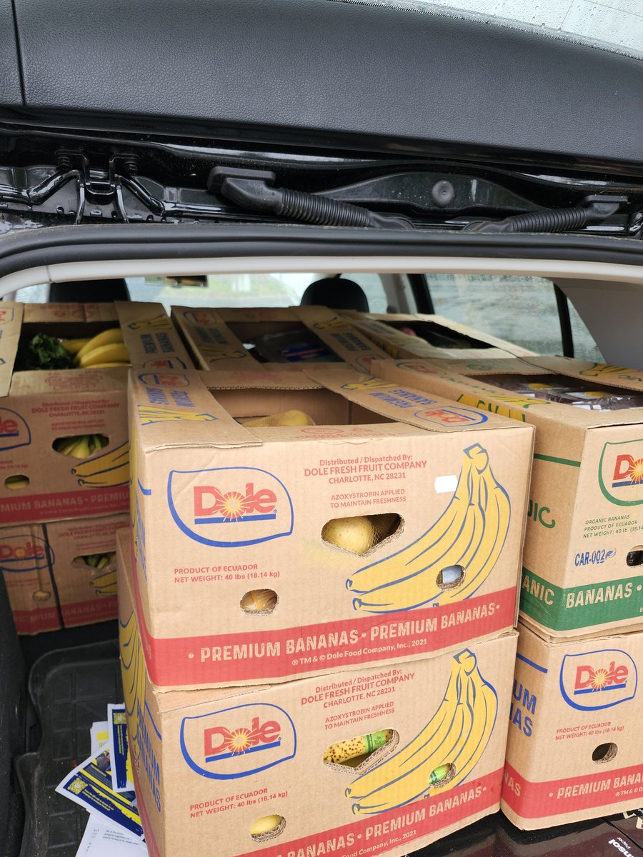 MosesRoss's tweet photo. Curious to what 385 pounds of food looks like? It barely fits in my car! All this food (mostly fruits, veggies and breads) is this week's #TwoCanTuesday donation from Safeway to the #NeighborhoodHouse food pantry! Learn more: https://t.co/cdQurOw4sN
#PortlandOregon
#Moses4pdx https://t.co/hjijHLziml