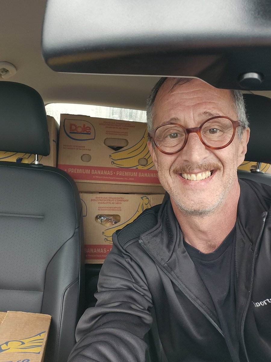 MosesRoss's tweet photo. Curious to what 385 pounds of food looks like? It barely fits in my car! All this food (mostly fruits, veggies and breads) is this week's #TwoCanTuesday donation from Safeway to the #NeighborhoodHouse food pantry! Learn more: https://t.co/cdQurOw4sN
#PortlandOregon
#Moses4pdx https://t.co/hjijHLziml