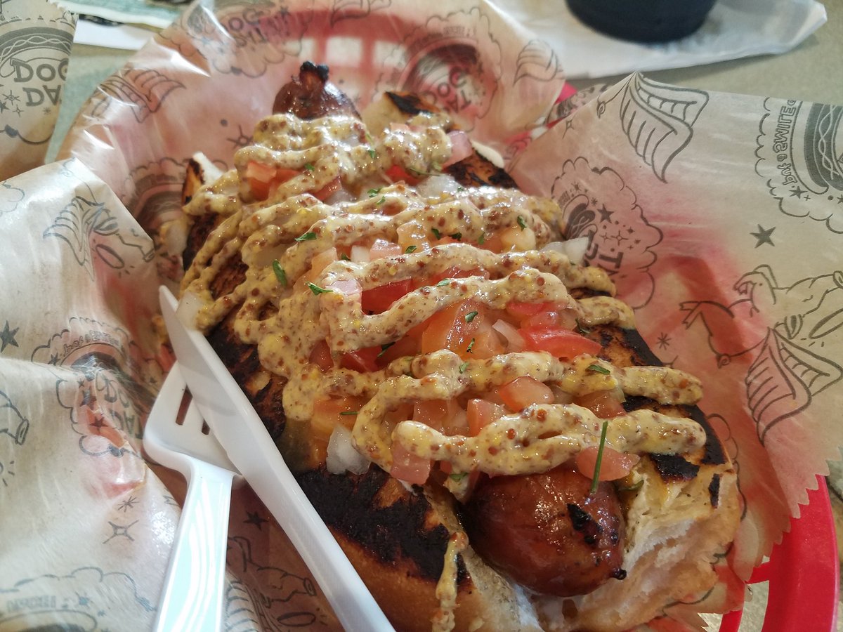 SirKnightDavid's tweet photo. @FoodPornPhotos What do you think when you see THIS hot dog? 

crawfish sausage topped with homemade crawfish etouffee, sour cream, onions, tomatoes, and Creole mustard.

Dat Dog, New Orleans https://t.co/GMd5CaVOYk