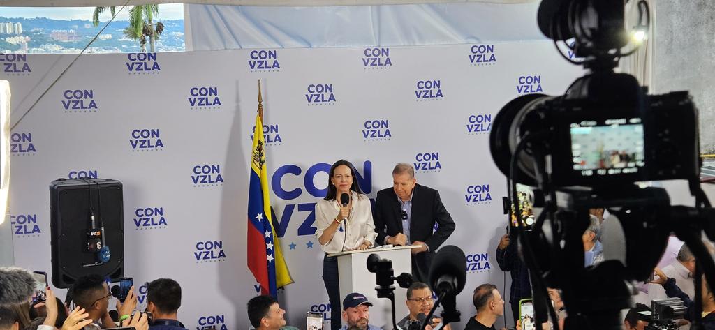 NTN24ve's tweet photo. "En todos los estados, en todos los estratos ganaste. En ese portal web se consiguen todas las actas. Basta con poner el número de cédula, también con el estado, municipio , centro y mesa": María Corina Machado 
https://t.co/VmO2AafP8J https://t.co/5SXN7Yem01