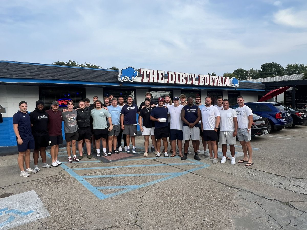 Great night out with the OLine and QBs! Ready to get to work <a href="/CoachDeckODU/">Kevin Decker</a>