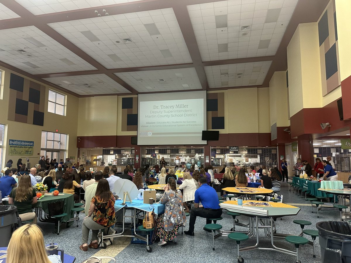 C_Forte4's tweet photo. Packed room, as we introduced our new employees to the Martin County way! #ignite #coelevate #education #teachers https://t.co/YUiVePp2T4