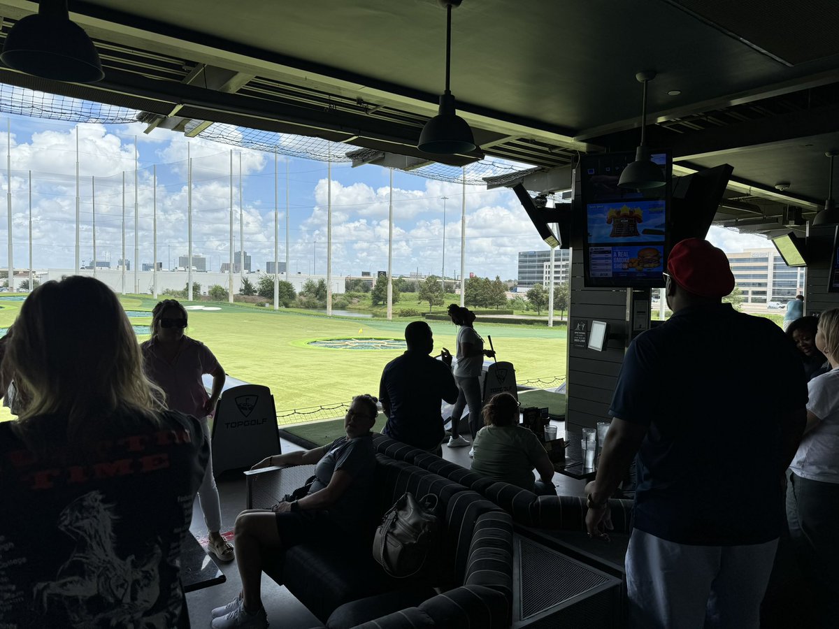 AP_Skelton19's tweet image. Leadership retreat was a success!! Morning filled with shared values and meaningful conversations followed up with a bit of team fellowship at Top Golf!⛳️#WeAreHaskett @HaskettJH
