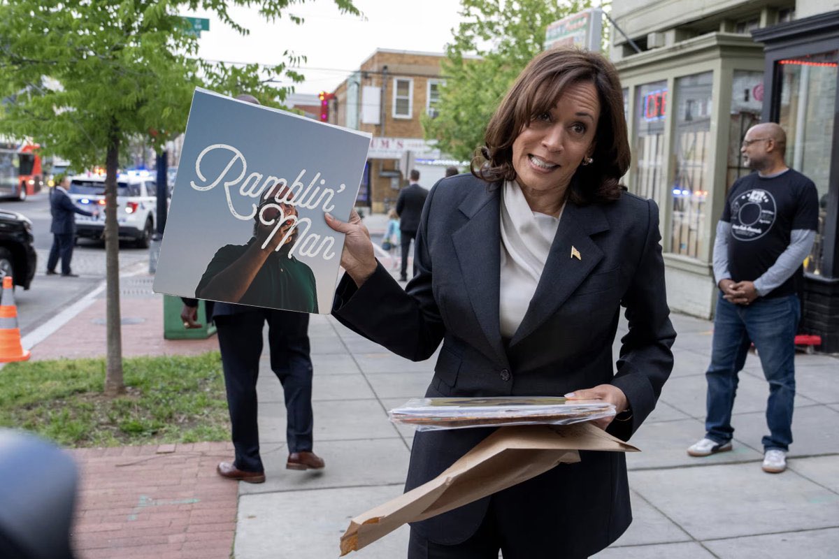 Cool to see VP Harris picked up the super elusive 1:1 Ramblin’ Man podcast vinyl. Hell, I don’t even have a copy.