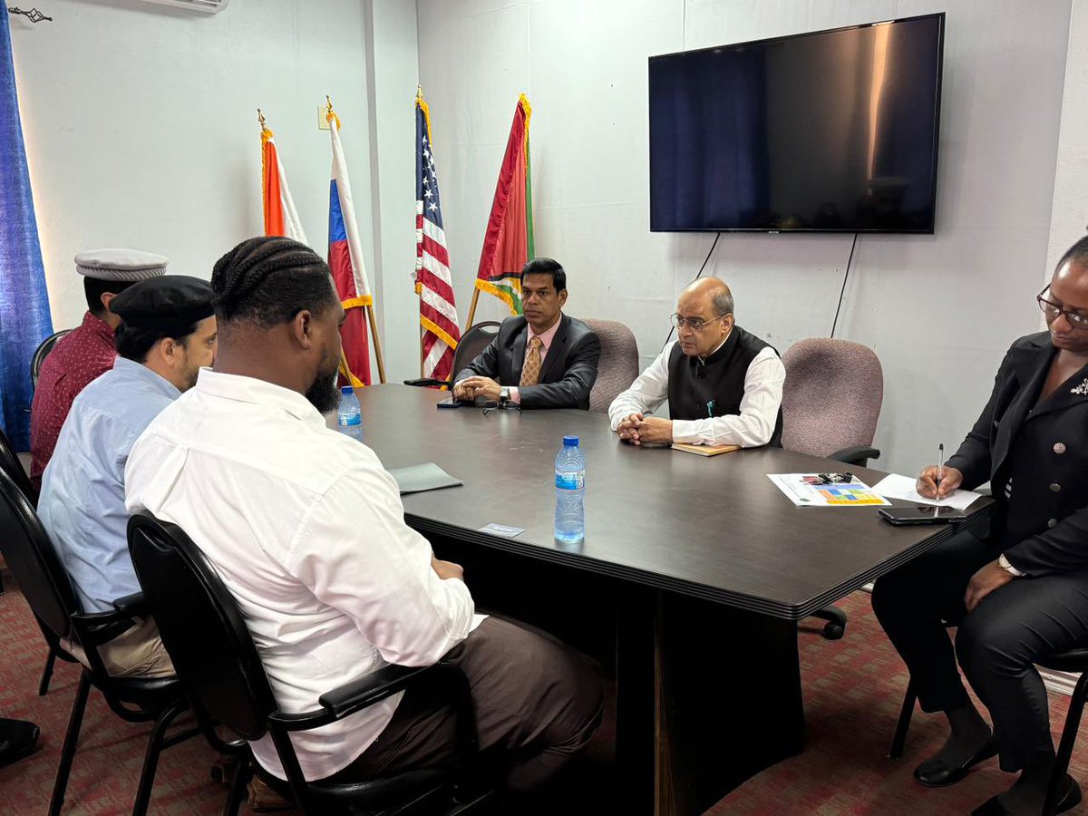 HFGuyana's tweet photo. Today HFG had official meeting with the Voice Chancellor, director and other officials and students of the Lincoln American University to start HF Student Organization of #Guyana. 
The staff and students showed great enthusiasm for humanitarian work. https://t.co/xd0CDUcB2G