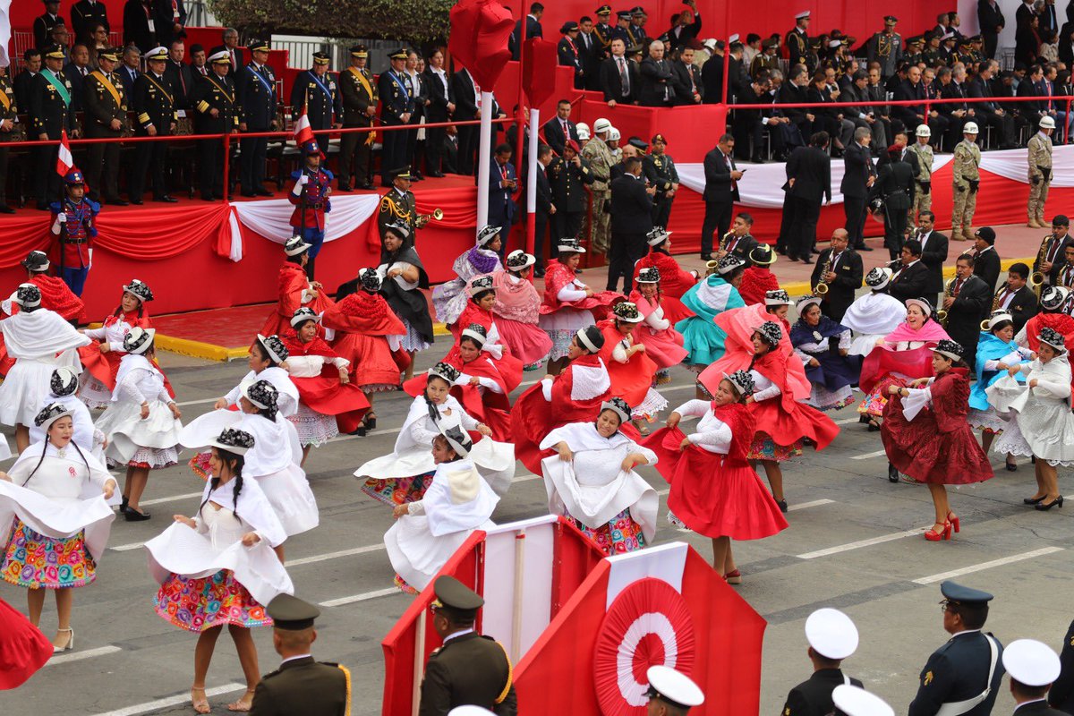 CCFFAA_PERU's tweet photo. ¡Hoy, rendimos un gran homenaje a nuestro amado #Perú!
La sociedad civil y sus #FFAA, unidas, honramos a la #patria🇵🇪con cada paso, cada grito y cada sonrisa dibujada en el rostro de nuestra gente en la #GranParada y #DesfileCívicoMilitar por motivo de nuestras #FiestasPatrias. https://t.co/jKu0ACqvyU