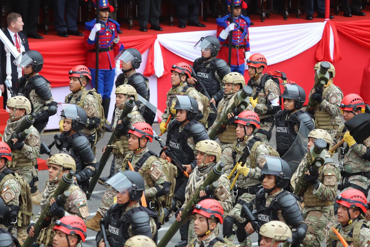 CCFFAA_PERU's tweet photo. ¡Hoy, rendimos un gran homenaje a nuestro amado #Perú!
La sociedad civil y sus #FFAA, unidas, honramos a la #patria🇵🇪con cada paso, cada grito y cada sonrisa dibujada en el rostro de nuestra gente en la #GranParada y #DesfileCívicoMilitar por motivo de nuestras #FiestasPatrias. https://t.co/jKu0ACqvyU
