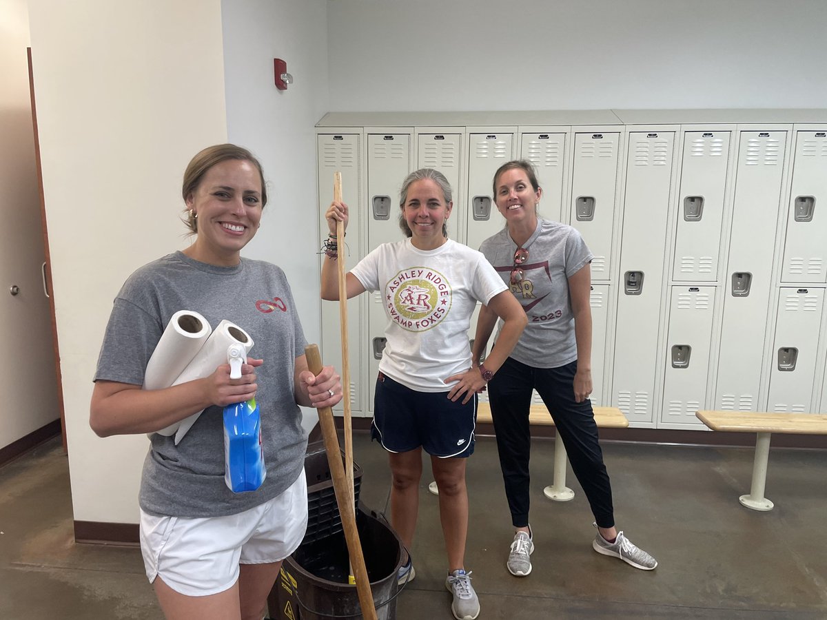 APpieretti's tweet photo. Great day volunteering  at the YMCA with @TeamDDTwo  and @ARHSswampfox  for #DD2WorksForYou #MakeItHappenAR https://t.co/ZeVWqDwD2X