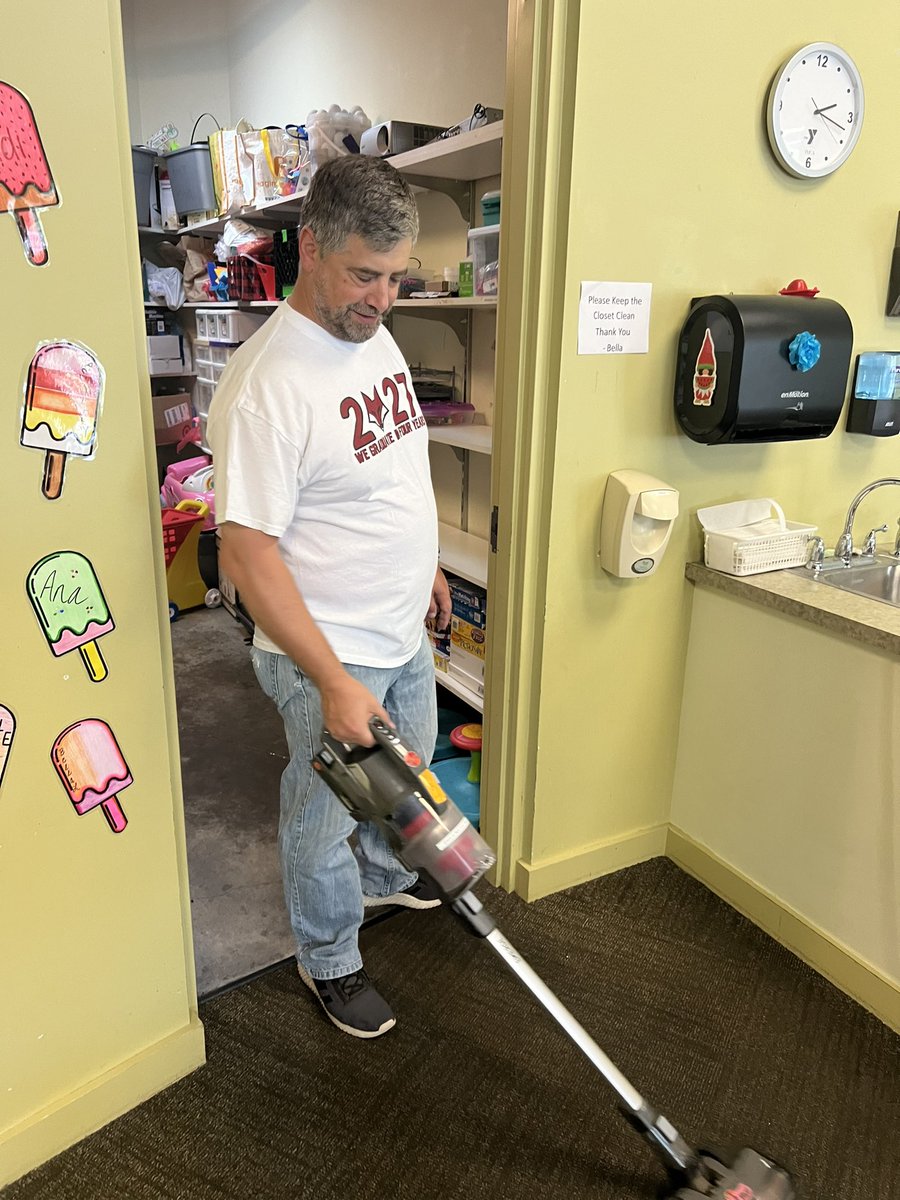 APpieretti's tweet photo. Great day volunteering  at the YMCA with @TeamDDTwo  and @ARHSswampfox  for #DD2WorksForYou #MakeItHappenAR https://t.co/ZeVWqDwD2X