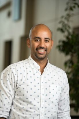 Happy #BINW24! I'm Taraz Lee, Assistant Professor at the University of Michigan (<a href="/um_psychology/">U-M Psychology</a>), and director of the Cognition, Control, and Action Lab. It's so awesome to see <a href="/BlackInNeuro/">Black In Neuro 🧠</a> grow over the years and to see the beautiful community we have! #BlackInNeuroRollCall