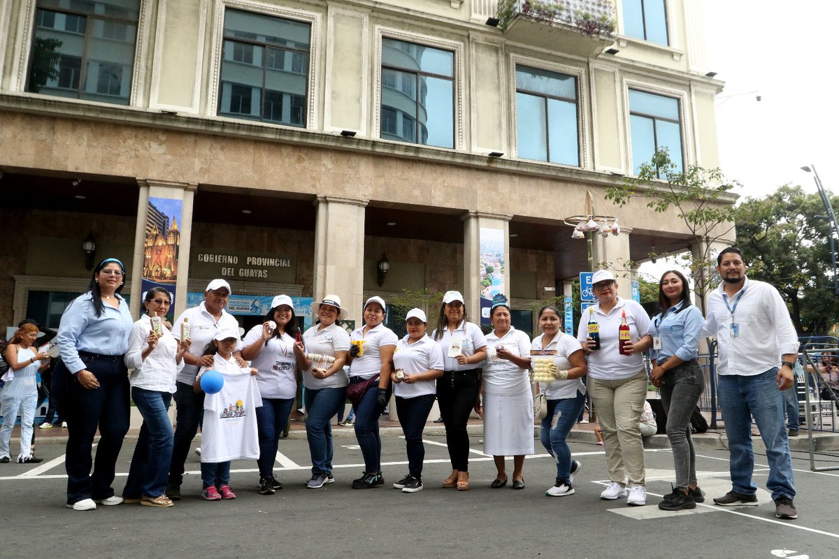 Guayas_Prod's tweet photo. ¡El Festival ‘Guayas Se Mueve Al Cambio’ fue todo un éxito! 

Contamos con la exposición de productos de nuestros emprendedores, con la finalidad de reactivar la economía del Guayas. 🤝🏻

¡Juntos fortalecemos el desarrollo productivo de la provincia!

#GuayasSeMueveAlCambio https://t.co/qJCw8wQyGm