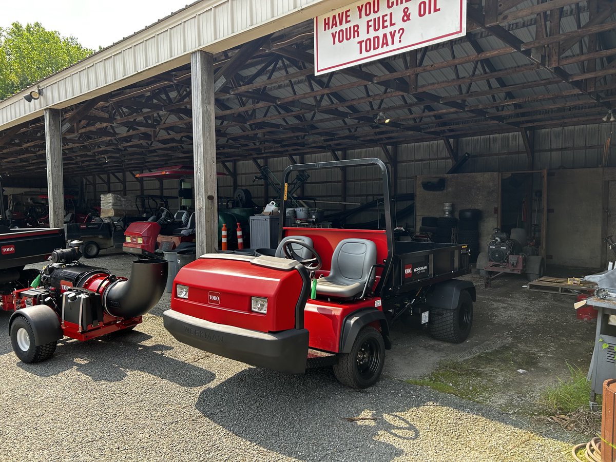 More red for the shed at ⁦<a href="/GoldHorseshoeGC/">Golden Horseshoe Golf Club</a>⁩. Big thanks to ⁦<a href="/13JasonPierce13/">Jason Pierce, CGCS</a>⁩, ⁦<a href="/GHSGreencourse/">Greg Galland</a>⁩, and the rest of the team for choosing ⁦<a href="/ToroGolf/">Toro Golf</a>⁩ and ⁦<a href="/smithturf/">Smith Turf & Irrigation</a>⁩ for your equipment needs!