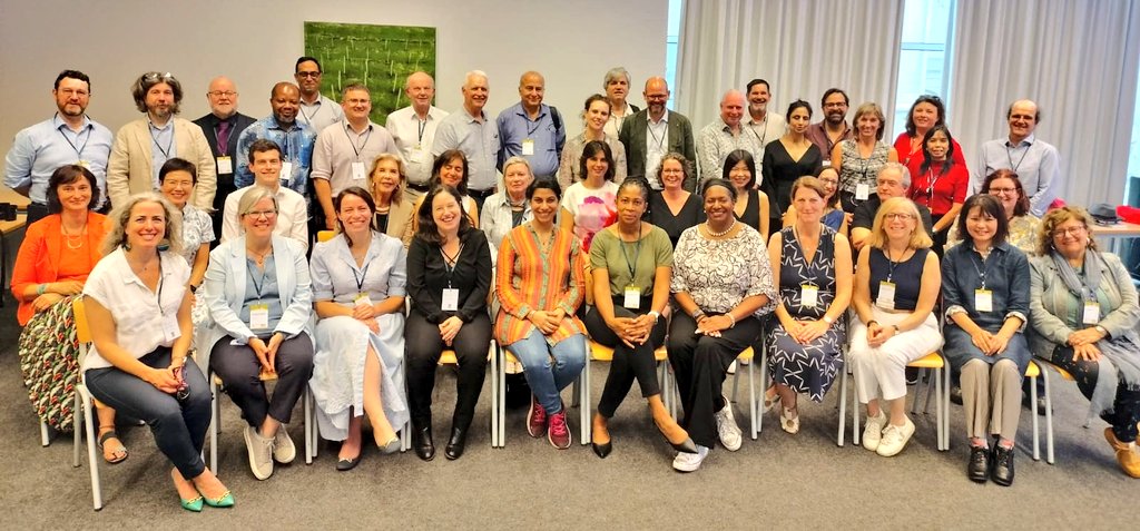 CIESCmx's tweet image. ¿Sabías que en el mundo existen al menos 49 centros de investigación dedicados solamente al estudio de la sociedad civil organizada? 

En esta foto están algunos de sus integrantes, reunidos en Amberes en el reciente encuentro internacional convocado por @ISTRorg